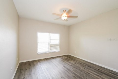 House in Seffner, Florida 3 bedrooms, 140.28 sq.m. № 2427529 - photo 10