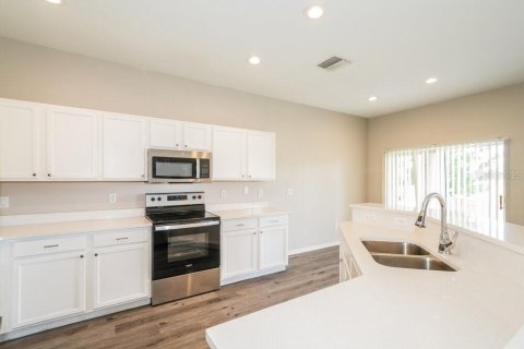 House in Seffner, Florida 3 bedrooms, 140.28 sq.m. № 2427529 - photo 7