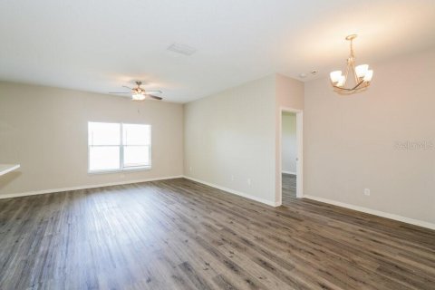 House in Seffner, Florida 3 bedrooms, 140.28 sq.m. № 2427529 - photo 4