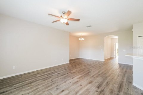 House in Seffner, Florida 3 bedrooms, 140.28 sq.m. № 2427529 - photo 3