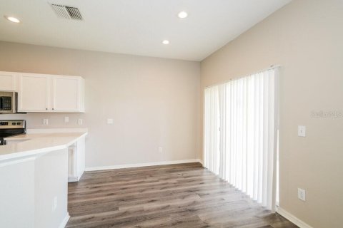 House in Seffner, Florida 3 bedrooms, 140.28 sq.m. № 2427529 - photo 6