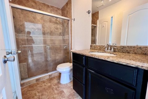 Casa en alquiler en Hialeah, Florida, 2 dormitorios, 86.4 m2 № 1953412 - foto 8