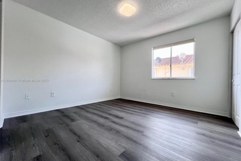 Casa en alquiler en Hialeah, Florida, 2 dormitorios, 86.4 m2 № 1953412 - foto 9