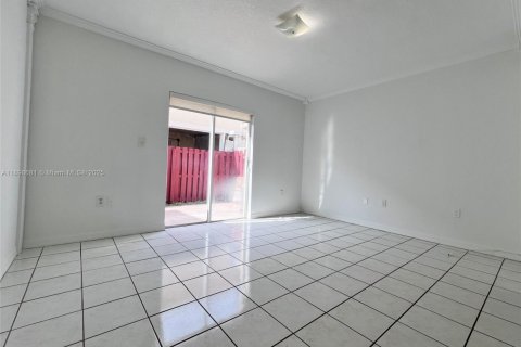 Casa en alquiler en Hialeah, Florida, 2 dormitorios, 86.4 m2 № 1953412 - foto 13