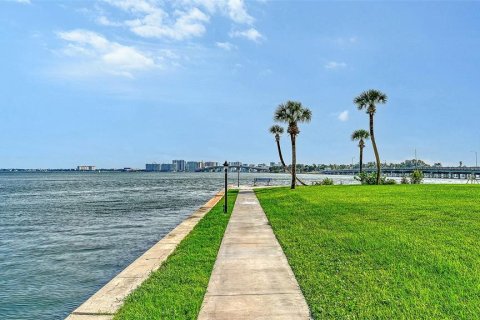 Copropriété à vendre à Sarasota, Floride: 2 chambres, 87.14 m2 № 2413540 - photo 27