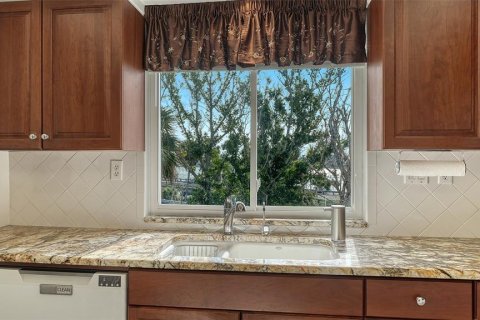 Copropriété à vendre à Sarasota, Floride: 2 chambres, 87.14 m2 № 2413540 - photo 14