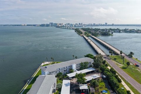 Copropriété à vendre à Sarasota, Floride: 2 chambres, 87.14 m2 № 2413540 - photo 2