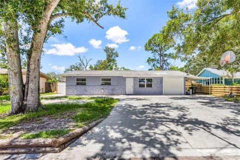 House in Sarasota, Florida 4 bedrooms, 134.8 sq.m. № 1858359 - photo 1