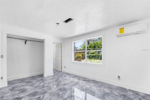 House in Sarasota, Florida 4 bedrooms, 134.8 sq.m. № 1858359 - photo 9