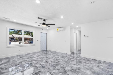 House in Sarasota, Florida 4 bedrooms, 134.8 sq.m. № 1858359 - photo 11