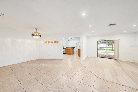House in Port Richey, Florida 2 bedrooms, 184.13 sq.m. № 1817887 - photo 3