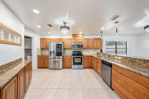 House in Port Richey, Florida 2 bedrooms, 184.13 sq.m. № 1817887 - photo 10