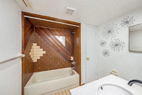 House in Port Richey, Florida 2 bedrooms, 184.13 sq.m. № 1817887 - photo 23