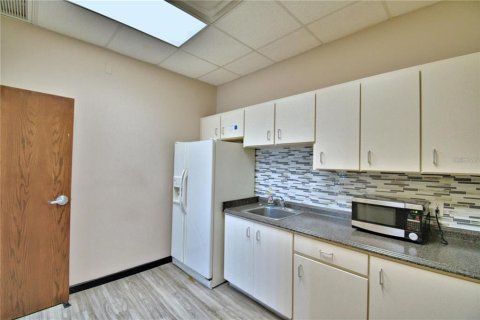 Commercial property in Davenport, Florida 538.83 sq.m. № 2237617 - photo 10