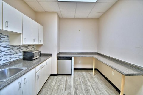 Commercial property in Davenport, Florida 538.83 sq.m. № 2237617 - photo 9