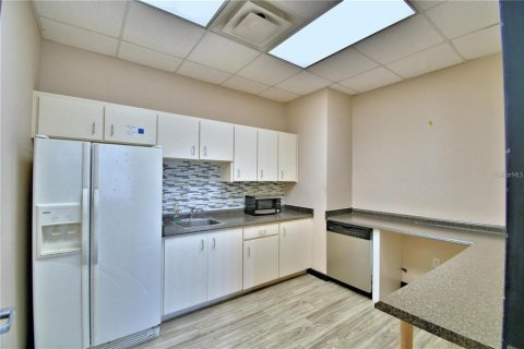 Commercial property in Davenport, Florida 538.83 sq.m. № 2237617 - photo 11