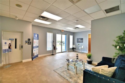 Commercial property in Davenport, Florida 538.83 sq.m. № 2237617 - photo 4