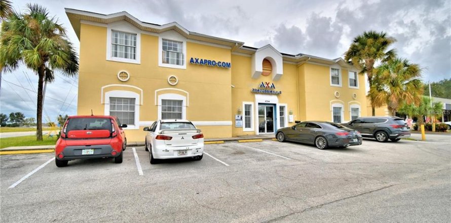 Commercial property in Davenport, Florida 538.83 sq.m. № 2237617