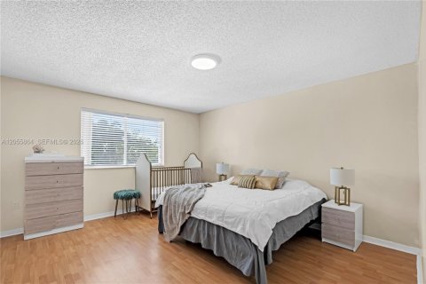 Casa en venta en Miami, Florida, 3 dormitorios, 154.4 m2 № 2172580 - foto 18