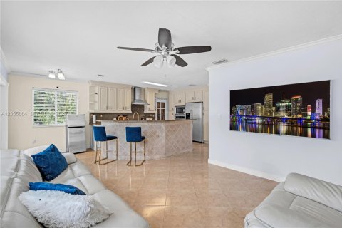 Casa en venta en Miami, Florida, 3 dormitorios, 154.4 m2 № 2172580 - foto 12