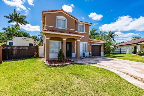 Casa en venta en Miami, Florida, 3 dormitorios, 154.4 m2 № 2172580 - foto 2