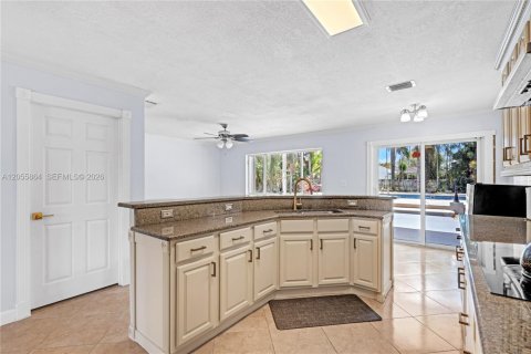 Casa en venta en Miami, Florida, 3 dormitorios, 154.4 m2 № 2172580 - foto 15