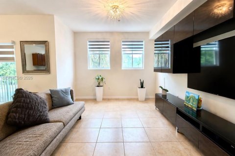 Condo in Doral, Florida, 2 bedrooms № 2252149 - photo 4