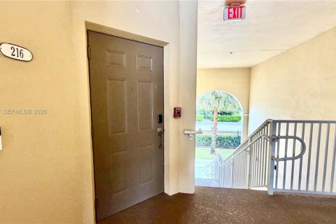 Condo in Doral, Florida, 2 bedrooms № 2252149 - photo 2