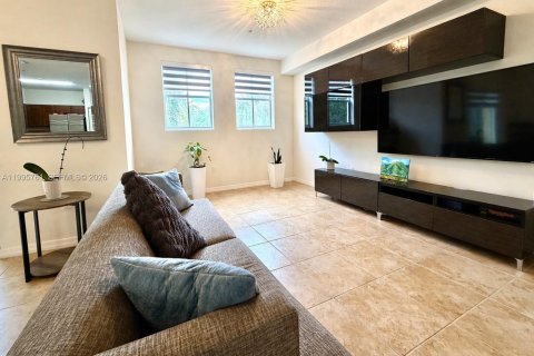 Condo in Doral, Florida, 2 bedrooms № 2252149 - photo 7