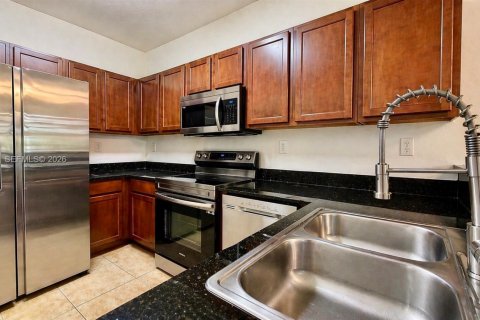 Condo in Doral, Florida, 2 bedrooms № 2252149 - photo 10