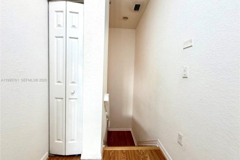 Condo in Doral, Florida, 2 bedrooms № 2252149 - photo 16