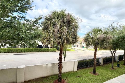 Condo in Doral, Florida, 2 bedrooms № 2252149 - photo 18