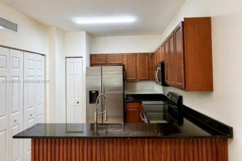 Condo in Doral, Florida, 2 bedrooms № 2252149 - photo 8