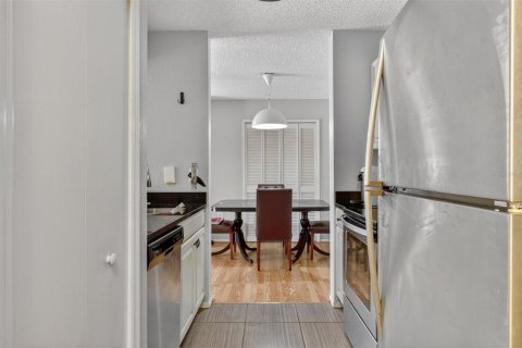 Condo in Gainesville, Florida, 2 bedrooms  № 2213067 - photo 10