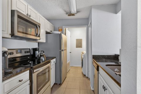 Condo in Gainesville, Florida, 2 bedrooms  № 2213067 - photo 11