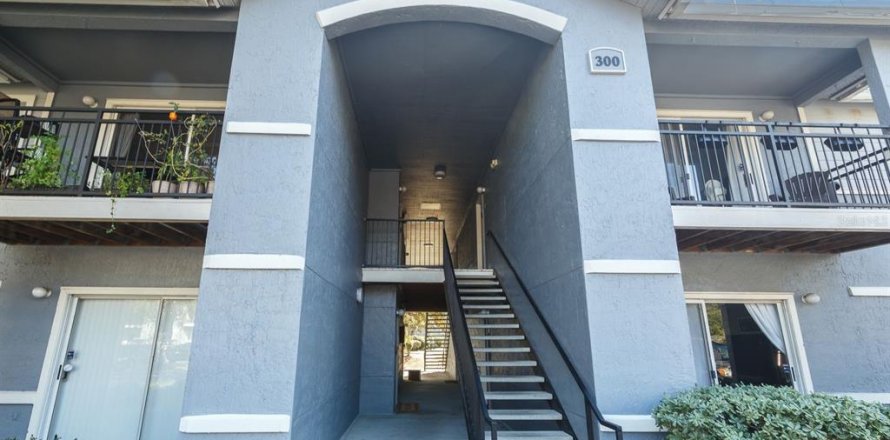 Condo in Gainesville, Florida, 2 bedrooms  № 2213067