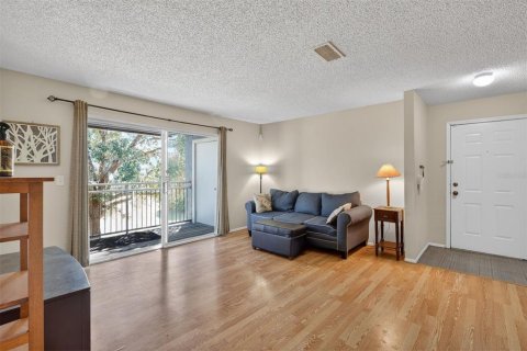 Condo in Gainesville, Florida, 2 bedrooms  № 2213067 - photo 7