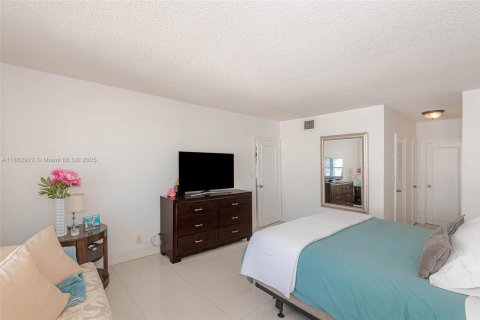 Condominio en venta en Hollywood, Florida, 1 dormitorio, 78.69 m2 № 2020923 - foto 15