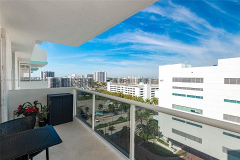 Condominio en venta en Hollywood, Florida, 1 dormitorio, 78.69 m2 № 2020923 - foto 21