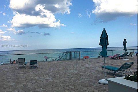 Condominio en venta en Hollywood, Florida, 1 dormitorio, 78.69 m2 № 2020923 - foto 25