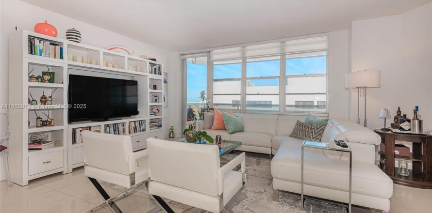 Condominio en Hollywood, Florida, 1 dormitorio  № 2020923