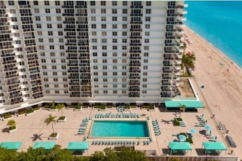 Condominio en venta en Hollywood, Florida, 1 dormitorio, 78.69 m2 № 2020923 - foto 27