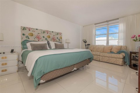 Condominio en venta en Hollywood, Florida, 1 dormitorio, 78.69 m2 № 2020923 - foto 13