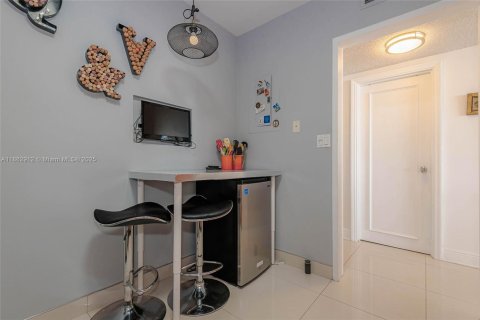 Condominio en venta en Hollywood, Florida, 1 dormitorio, 78.69 m2 № 2020923 - foto 12
