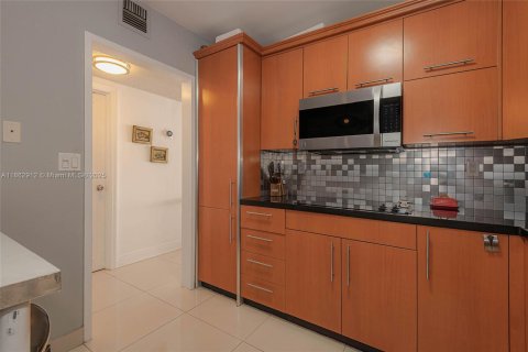 Condominio en venta en Hollywood, Florida, 1 dormitorio, 78.69 m2 № 2020923 - foto 11