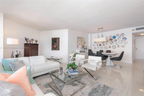Condominio en venta en Hollywood, Florida, 1 dormitorio, 78.69 m2 № 2020923 - foto 3