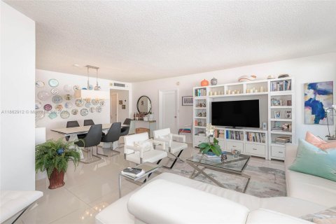 Condominio en venta en Hollywood, Florida, 1 dormitorio, 78.69 m2 № 2020923 - foto 4