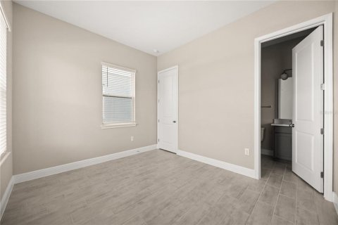 House in Winter Garden, Florida 4 bedrooms, 193.98 sq.m. № 2196938 - photo 23