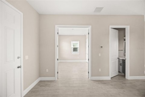 House in Winter Garden, Florida 4 bedrooms, 193.98 sq.m. № 2196938 - photo 21