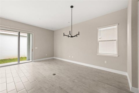 House in Winter Garden, Florida 4 bedrooms, 193.98 sq.m. № 2196938 - photo 4